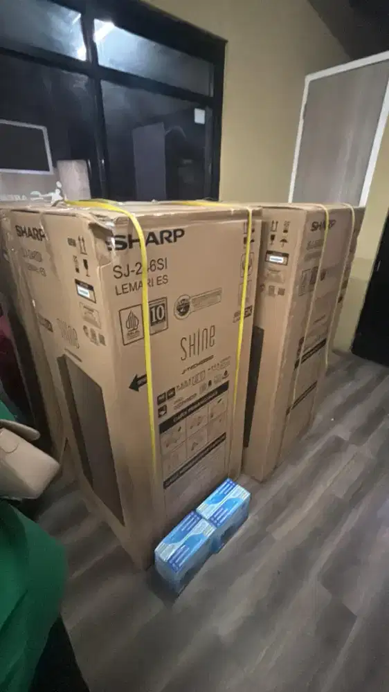 Dijual Kulkas SHARP SJ 246-SI 2 pintu (inverter, NEW!)