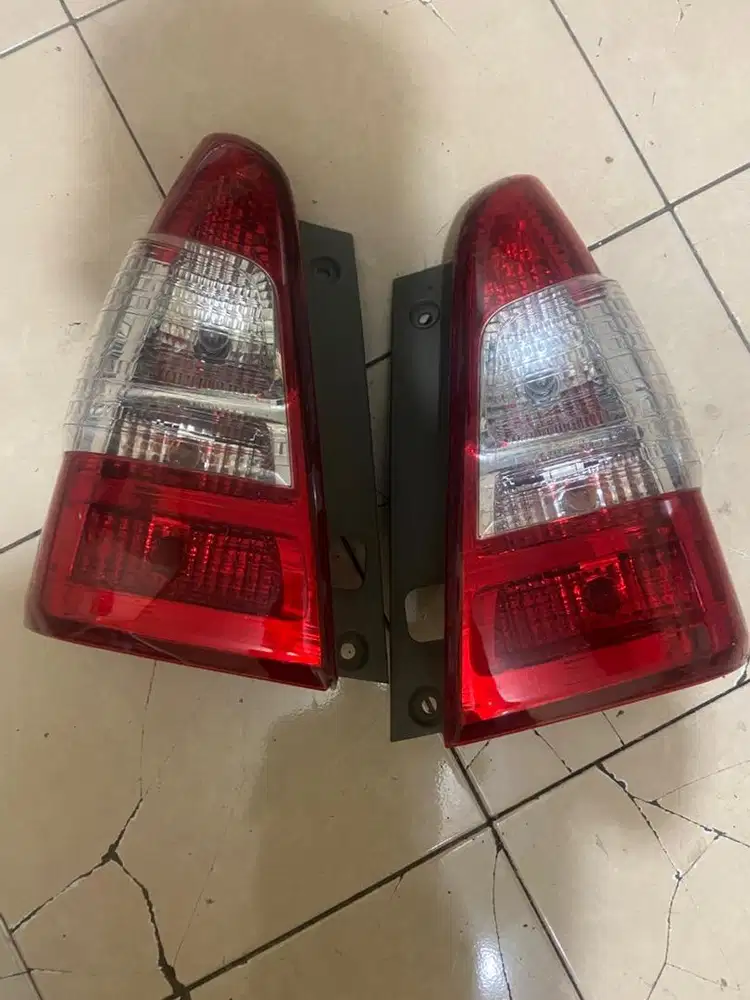 Lampu belakang sepasang innova 2005-2015