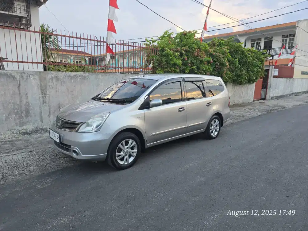 NISSAN GRAND LIVINA XV M/T 2012