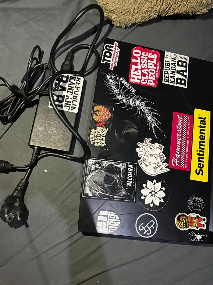 LAPTOP MSI BRAVO 15 B7ED RYZEN 5 NEGO TIPIS