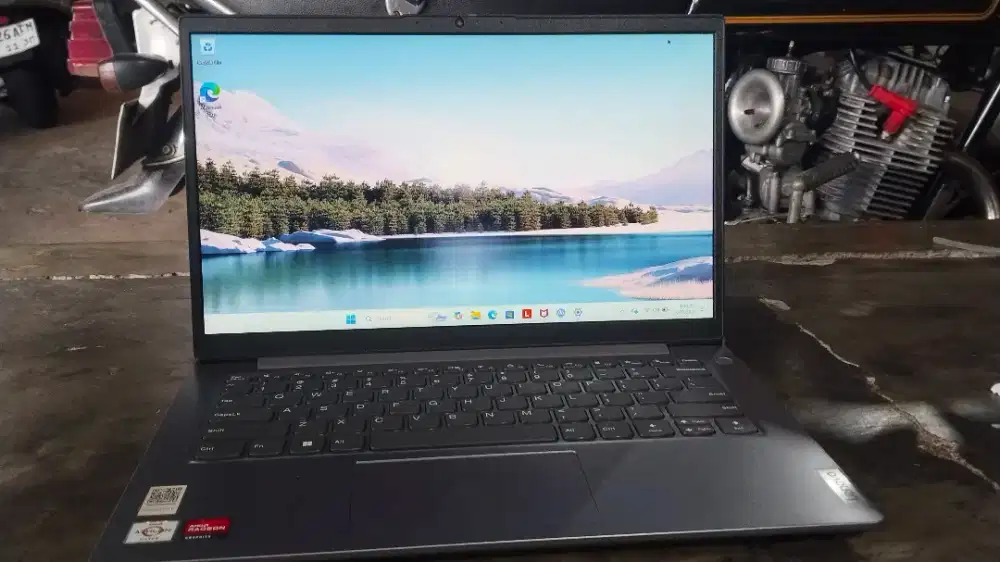 Dijual laptop Lenovo V14 G4 AMN Athlon silver 7120U