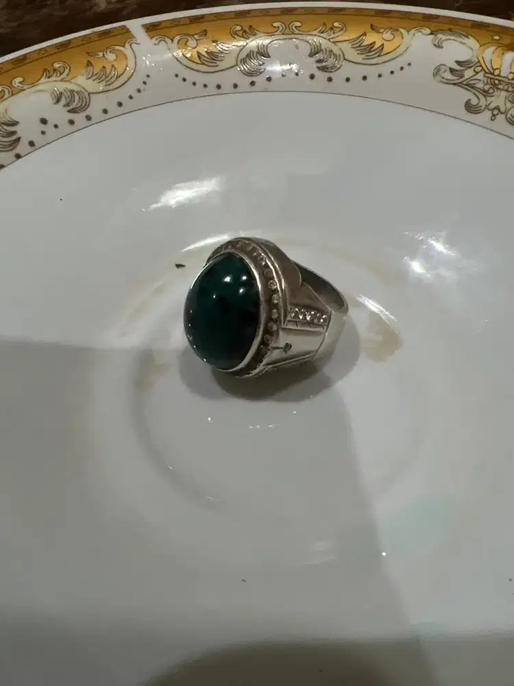 Cicin bacan pengikat perak