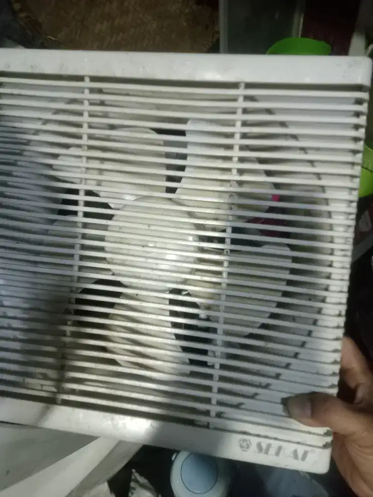 Exhaust Sekai dinding