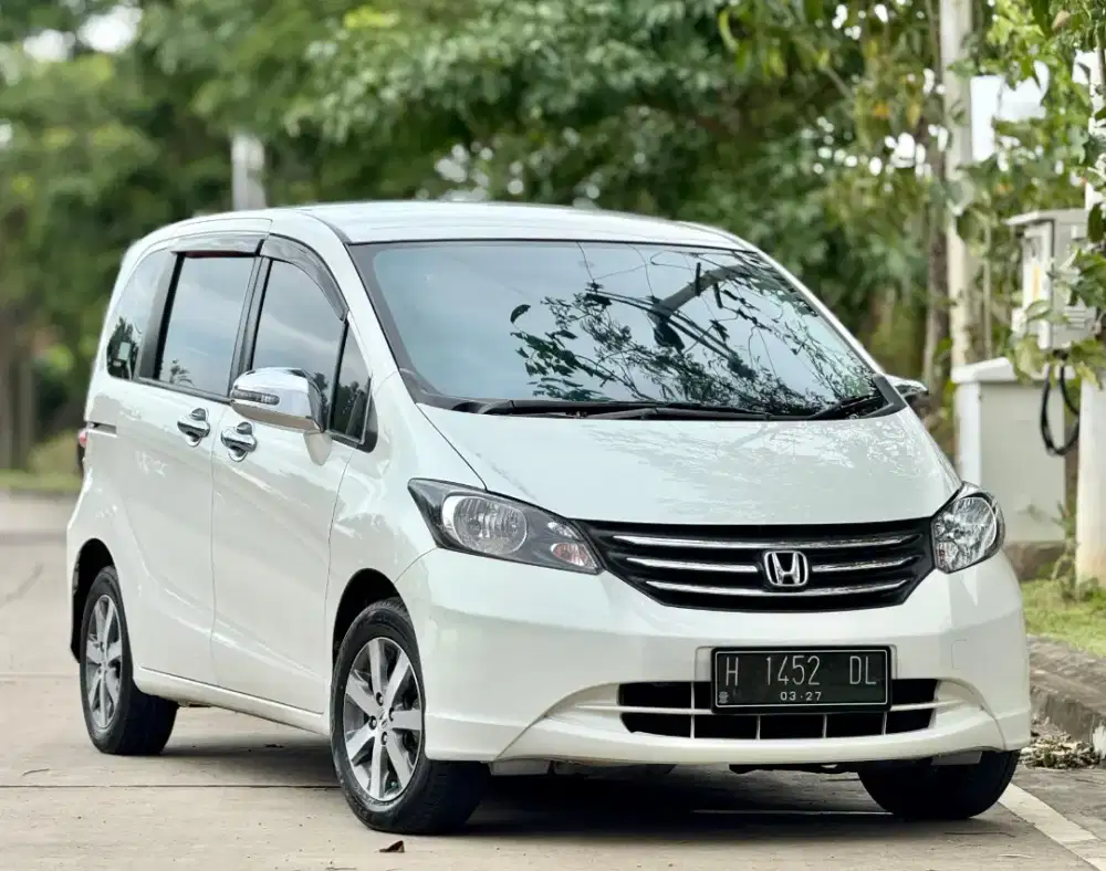 DP 9 jt! Honda Freed PSD Matic 2011 AC Digital Antik Spt Baru!!