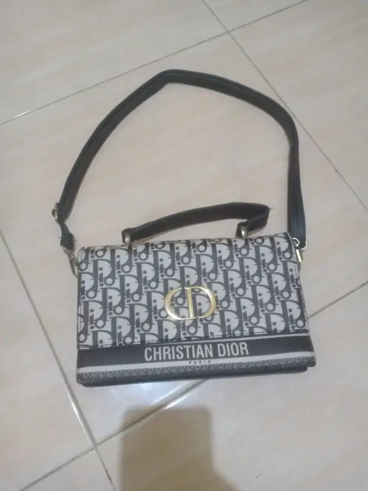tas Christian Dior masih bagus