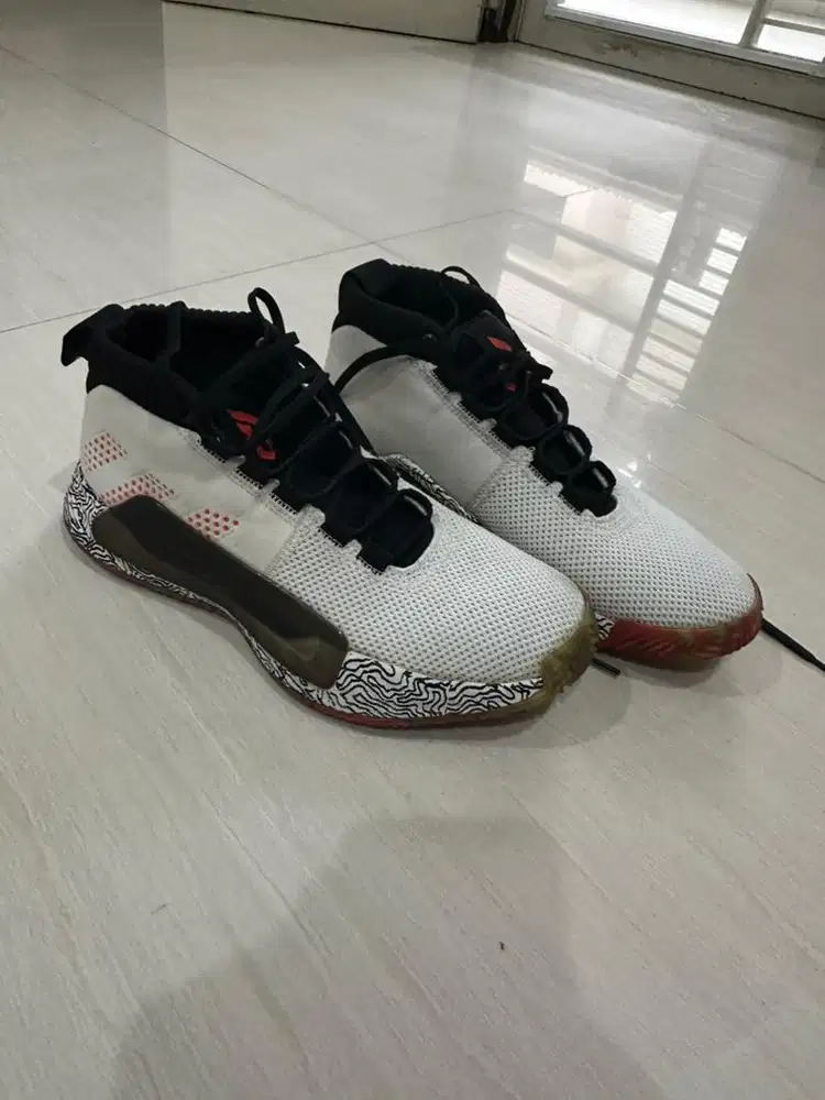 Sepatu damian lilard 5 ukuran 41