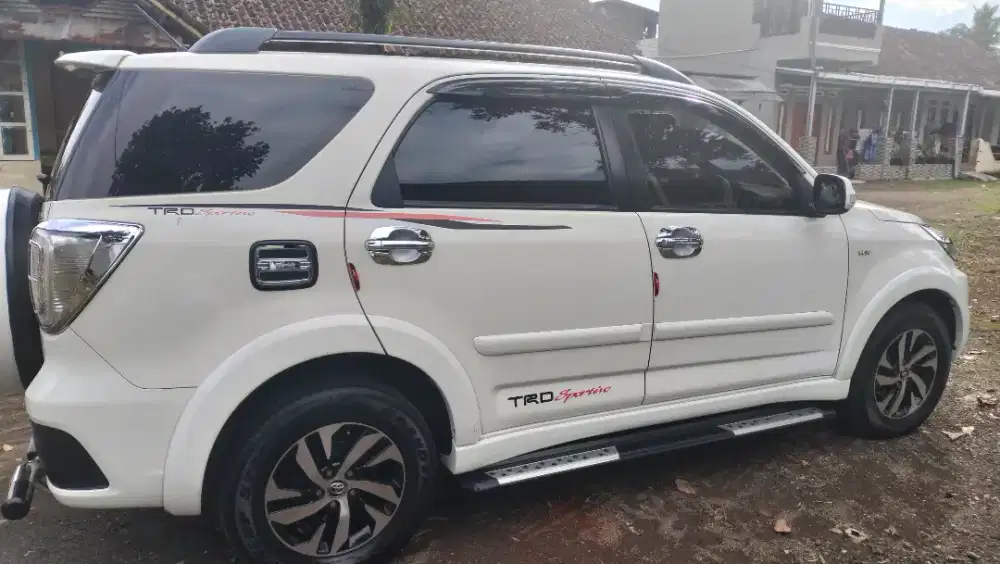 Mobil Rush TRD 2015 barang Istimewa