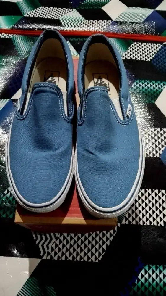 Di jual sepatu vans original ukuran 41 hrga nego tipis