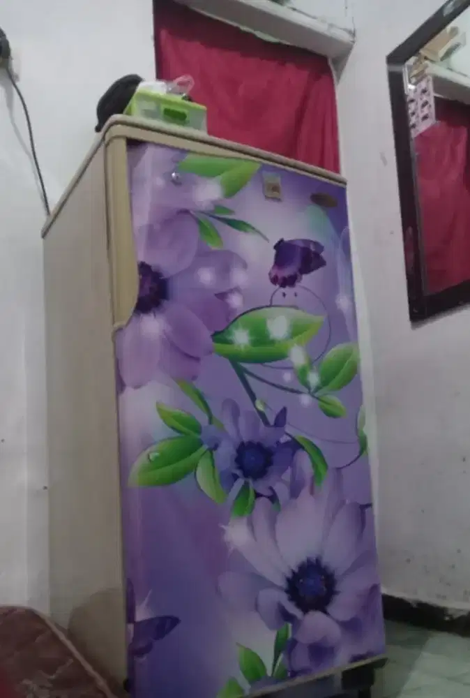 Dijual kulkas seken merek tri jumbo,,