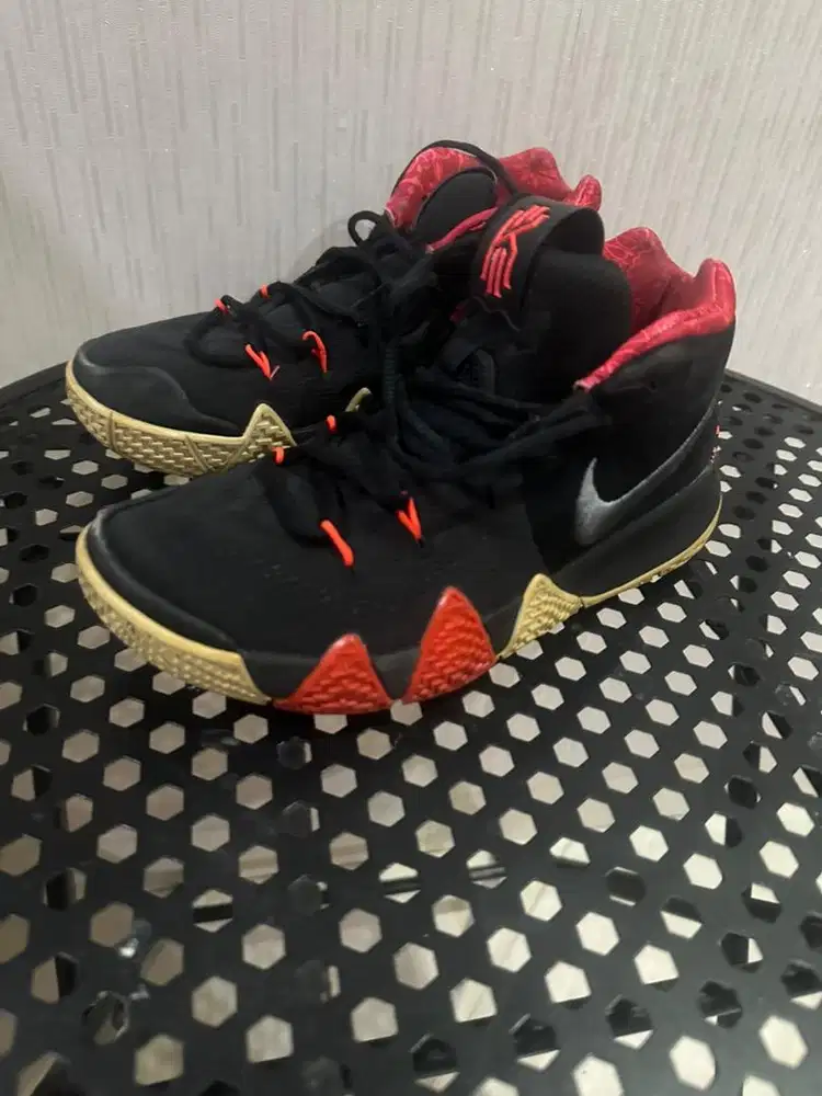 sepatu Kyrie irving 3 kondisi bagus