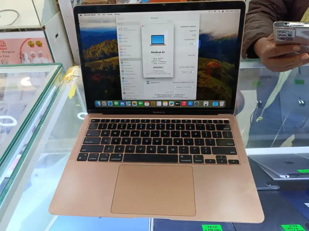 Apple MacBook air 2020 M1 8/256gb
Lecet batangan normal !!