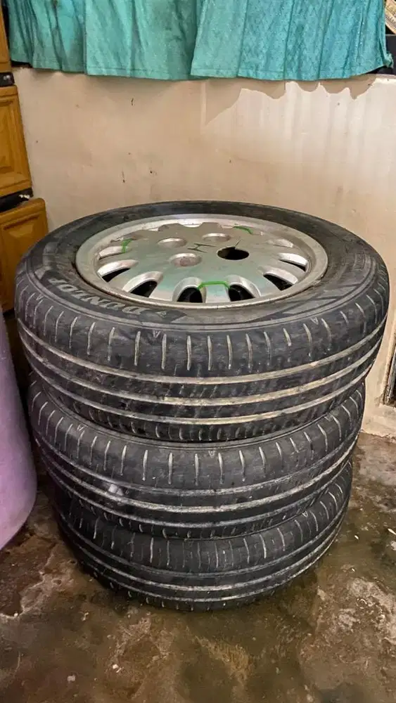 velg kaleng standar + ban R13 165/65 kondisi ban 80% merk dunlop