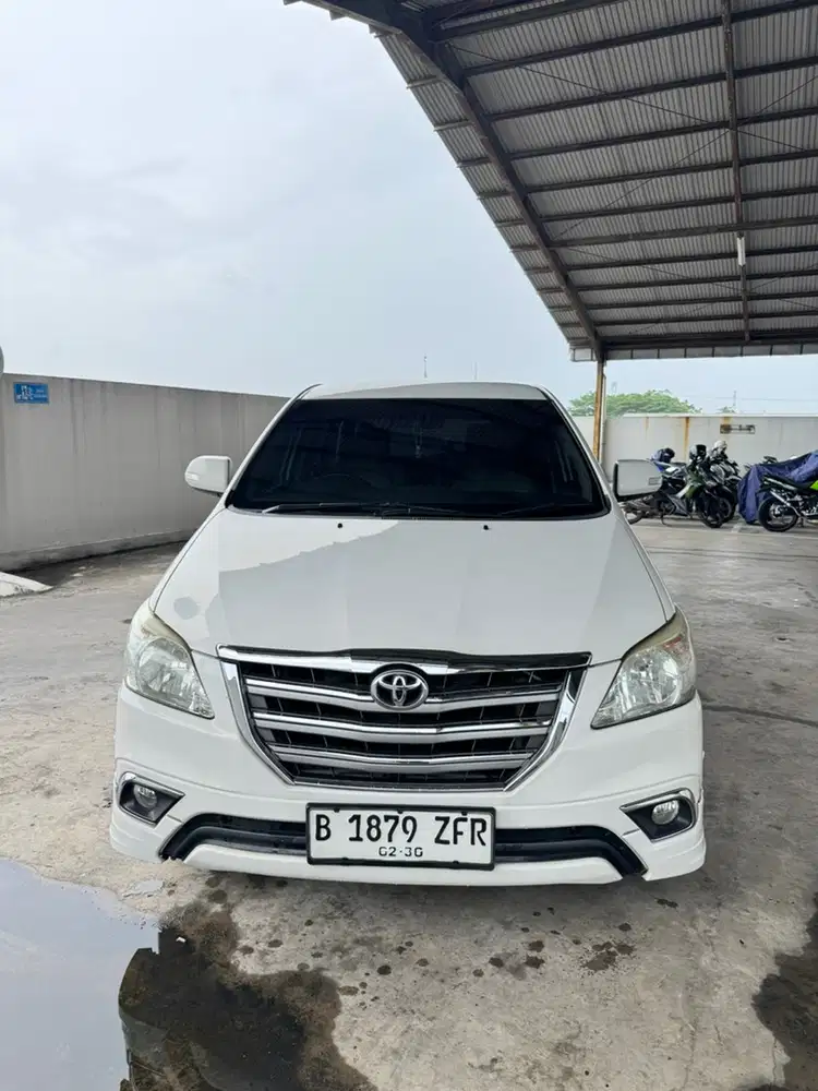 Toyota Kijang Innova V MT Lux 2015 Bensin