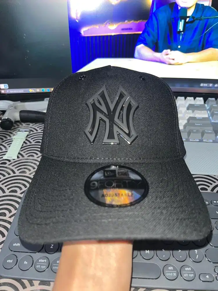 Topi New Era 9FORTY NY Yankees – Triple Black Stealth