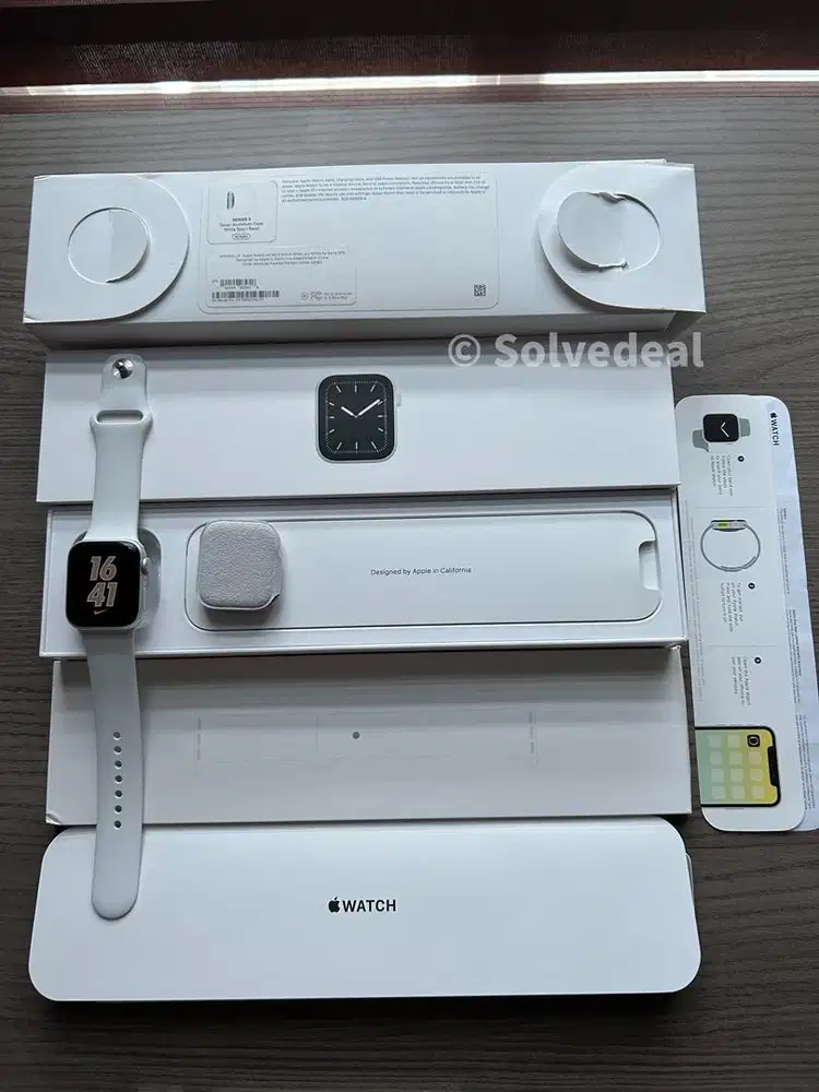 Apple Watch Series 5 40mm Silver — Mulus Fullset + Bonus Strap