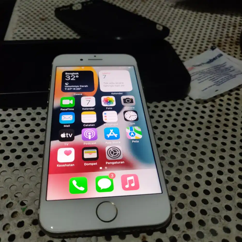 Di jual iPhone 7 ram 3/32