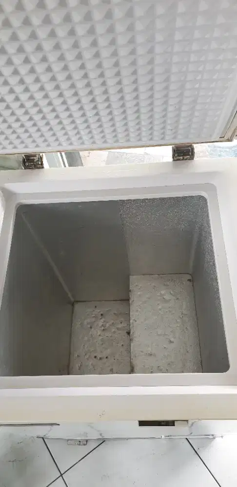 Freezer Modena Kapasitas 100 Liter