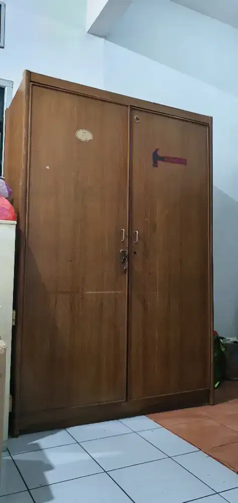 Lemari pakaian besar 2 pintu