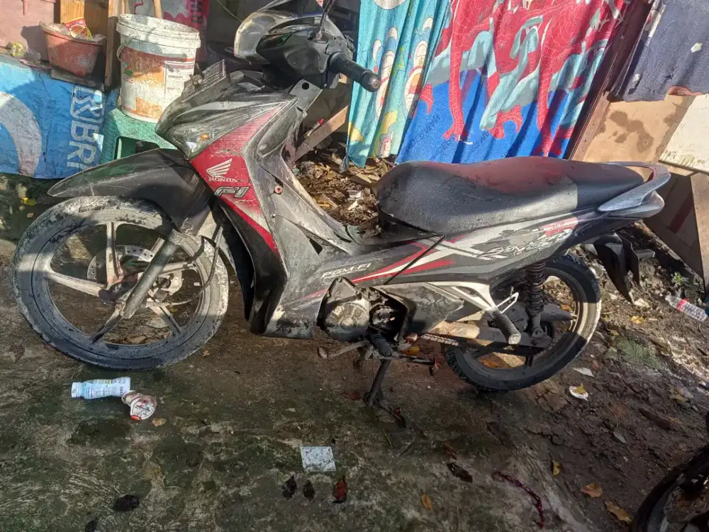 Dijual mtr Honda Helmi 2014