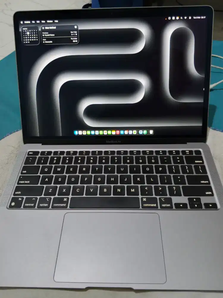 MacBook Air M1 2020 8/256 GB