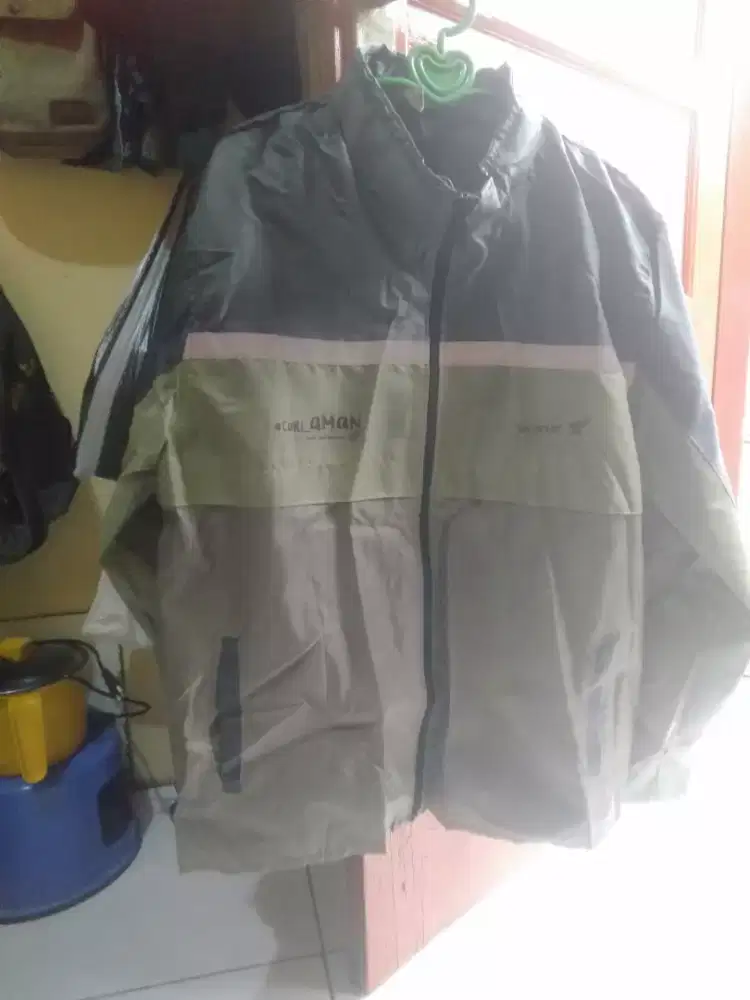 Jaket Dewasa Anti Air