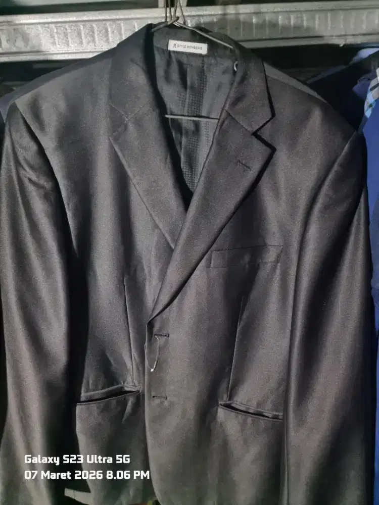 Jas warna Hitam Pekat
