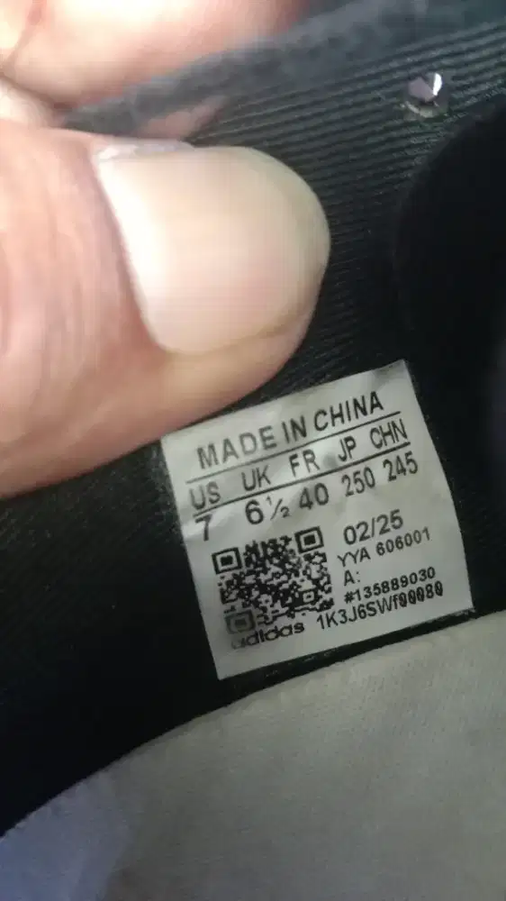 Sepatu Adidas size 40 Like new