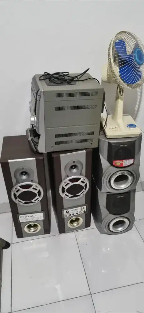 Dijual borongan tape compo, speaker ,PC. Speaker aktif. Laser disk