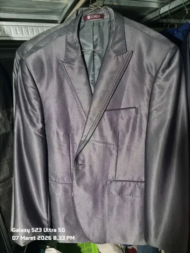 Jas warna Abu Mengkilap slimfit