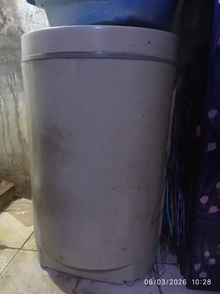 Numpang jualan barang kali ada yang minat mesin cuci merek sharp