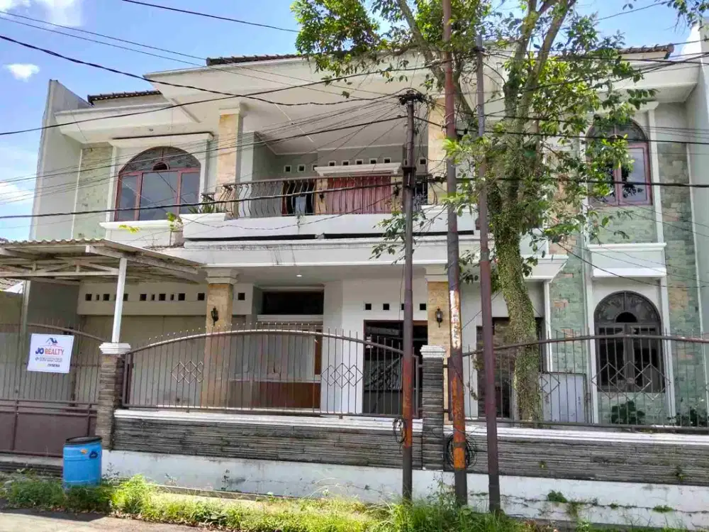 Disewakan Rumah modern 2 lt, Permata Indah Holis,akses Tol 5mnt, strategis, cocok hunian atau kantor, salon, pre wedding, dll