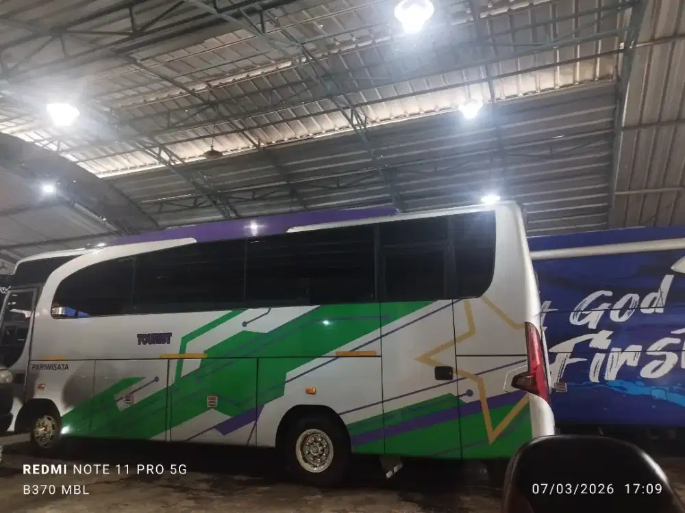 Bus Medium Pariwisata Isuzu NQR 71 th 2013