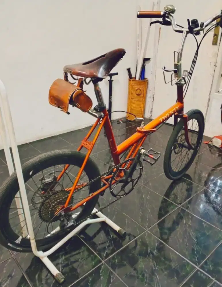 Sepeda Lipat Klasik Raleigh Twenty - Custom Neo-Retro Style