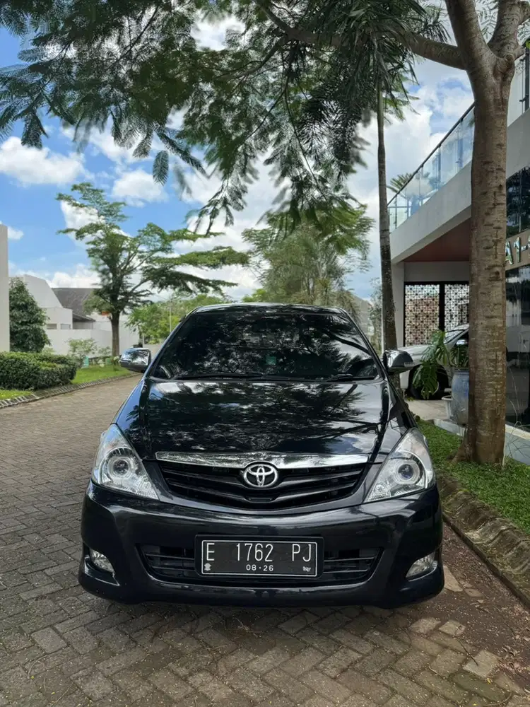 Toyota Kijang Innova 2011 Bensin