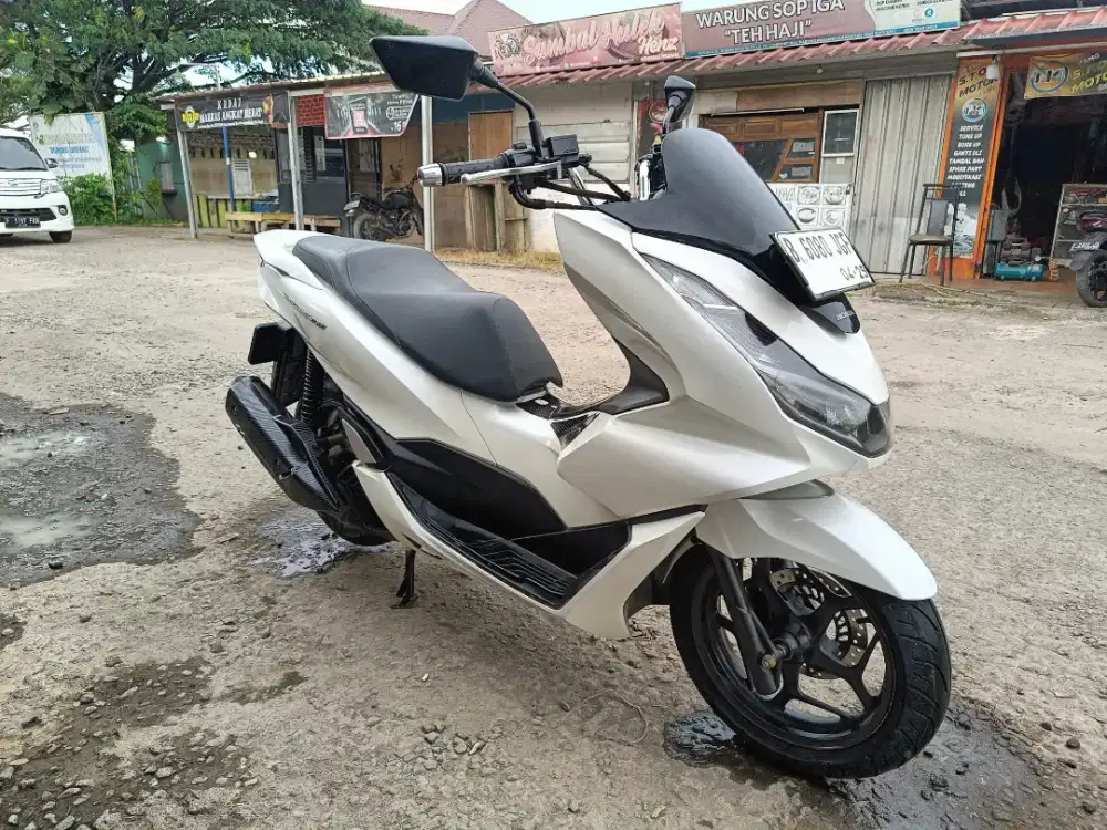 Honda PCX Keyles thn 2024 cw putih original mesin bagus motor terawat