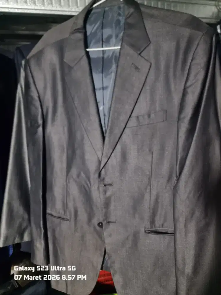 Jas warna Abu sesikit mengkilap