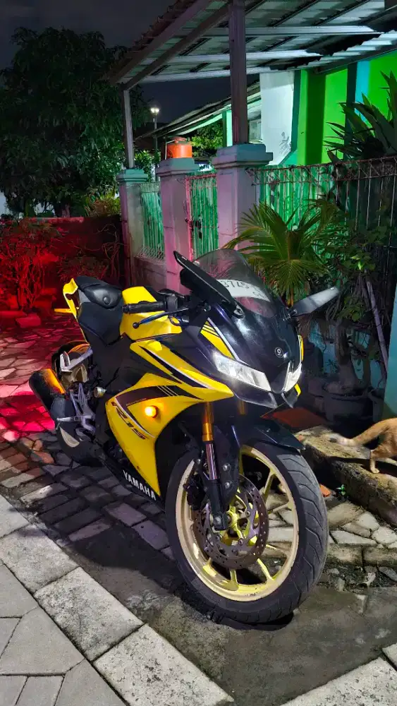 R15 V3 2018 KUNING