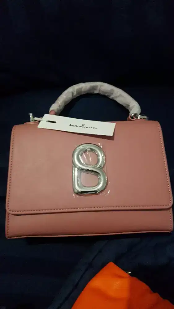 Tas wanita Buttonscarves