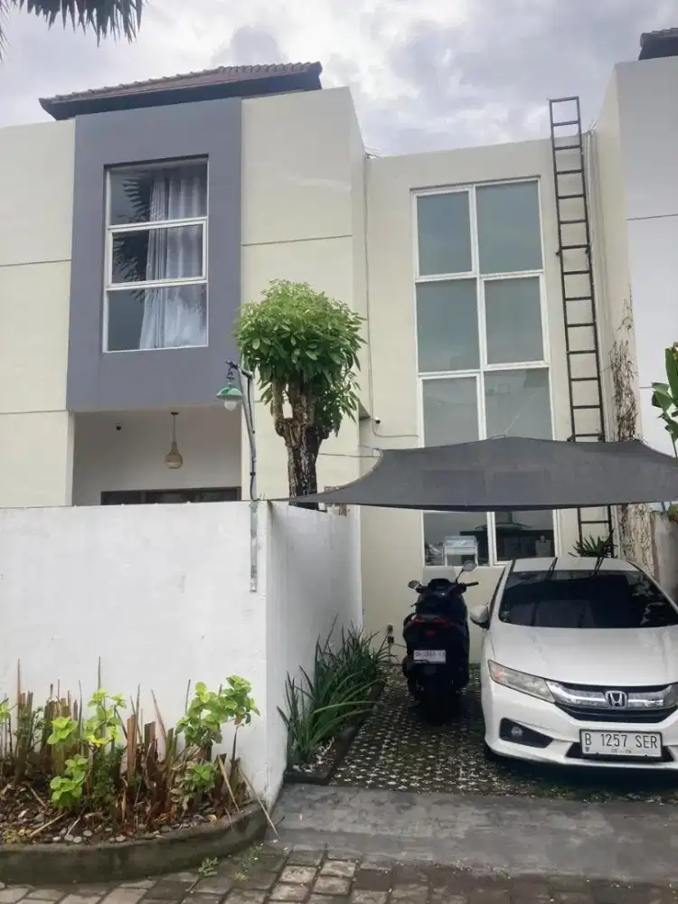 Villa Murah Mewahh Kerobokan Lingkungan Elite Jln 8 meter