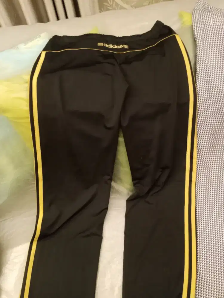 Pakaian wanita import