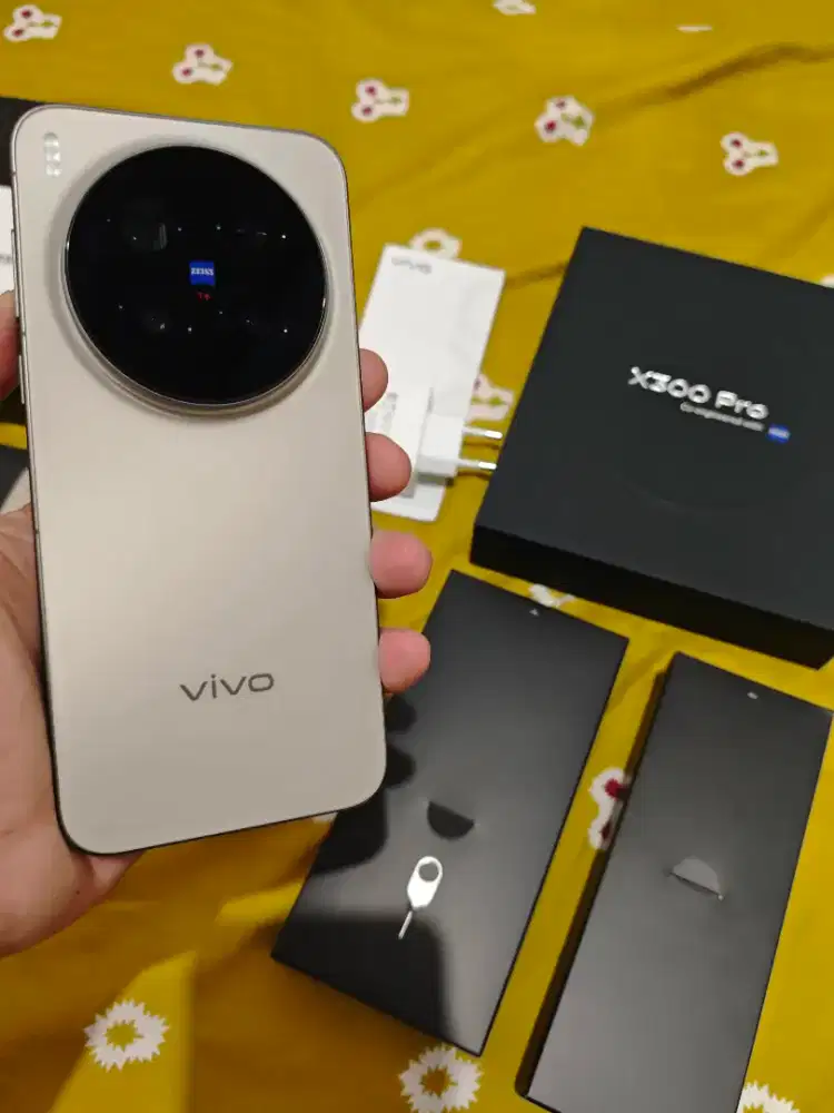 Vivo X300 Pro 16/512 GB Hitam