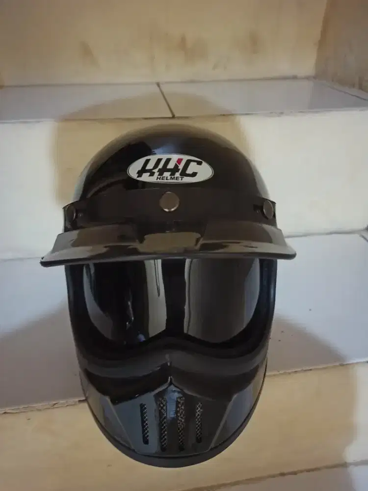 Dijual helm merk khc kondisi masih bagus mulus