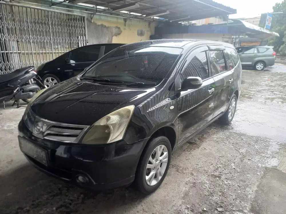 Nissan Grand livina 2011XV ultimate Bensin