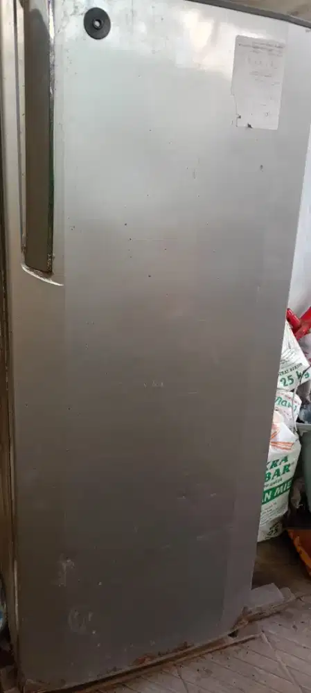 KULKAS FREZZER ES BATU