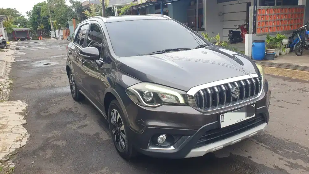 Suzuki SX4 S-Cross AT 2018 Warna Abu-Abu