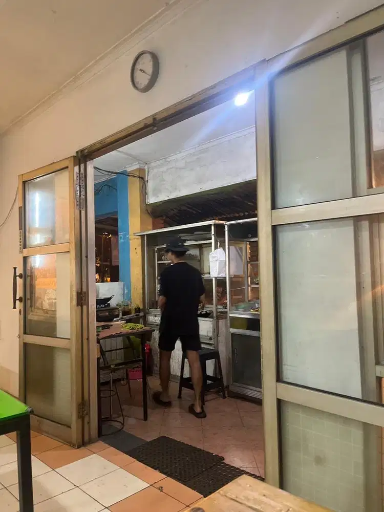 Dicari karyawan untuk Rumah Makan