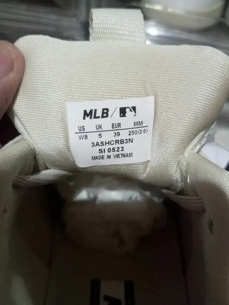 Dijual Cepat BU Murah Sepatu Branded Merk  MLB