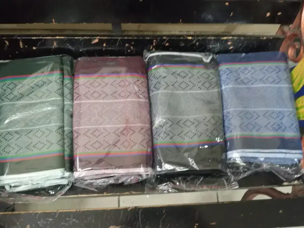 Sarung tenun merk chk