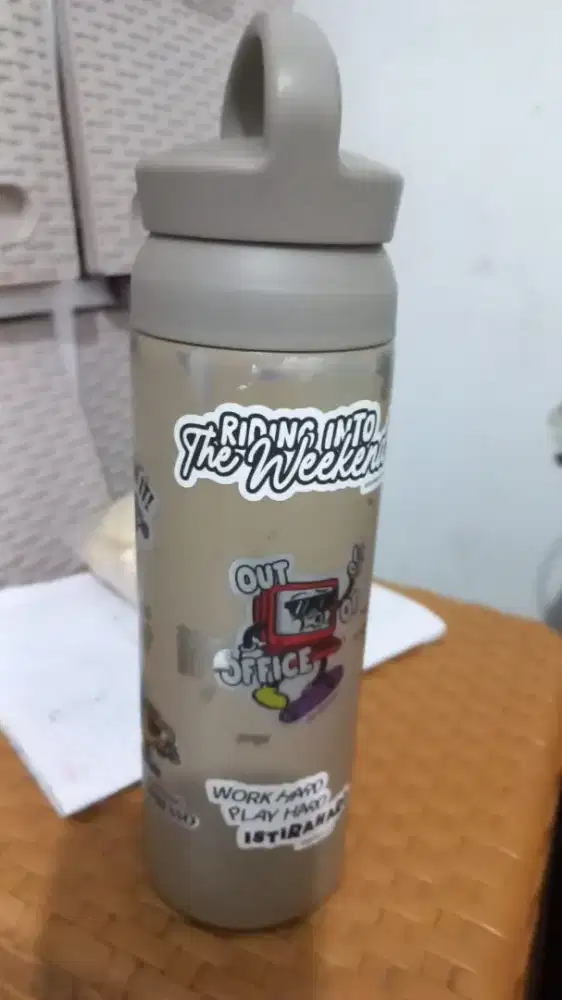 Botol minum lupa merknya