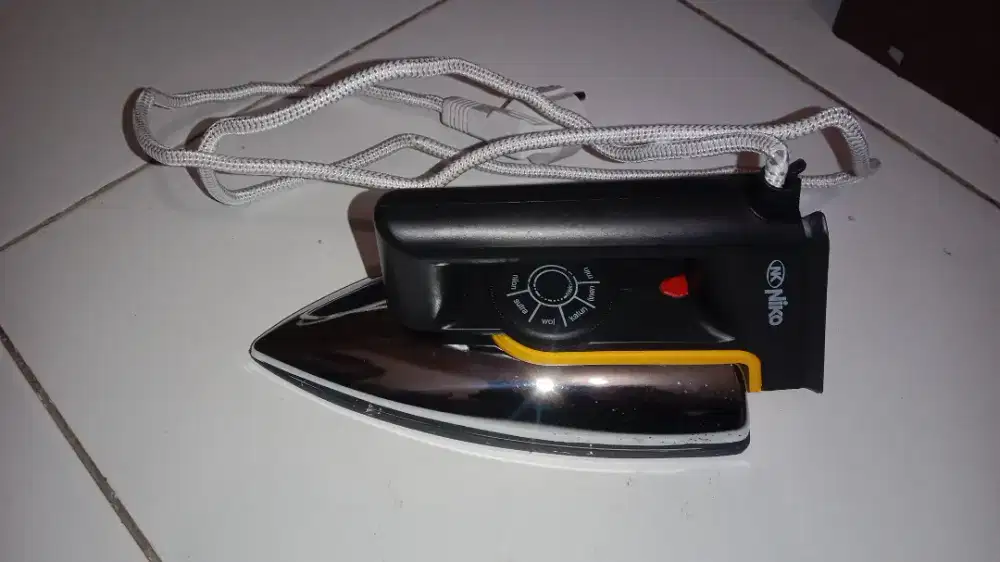 Strika/seterika merek niko